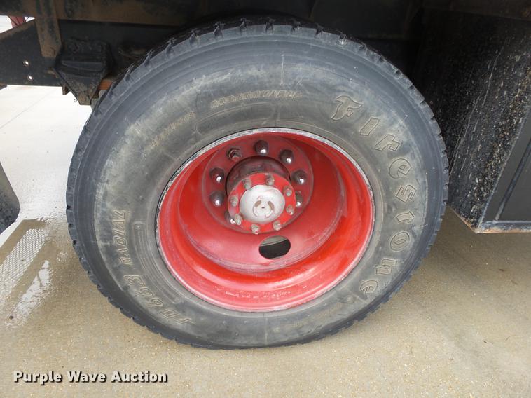 image for item DB7353 1991 Ford LN8000 tank truck