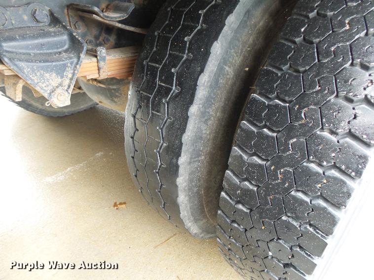 image for item DB7353 1991 Ford LN8000 tank truck