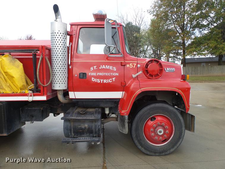 image for item DB7353 1991 Ford LN8000 tank truck