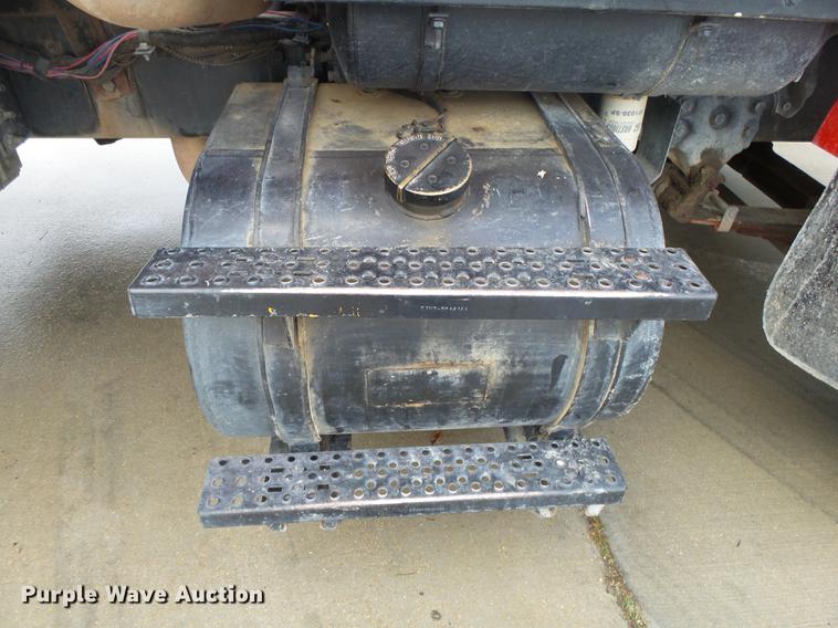 image for item DB7353 1991 Ford LN8000 tank truck