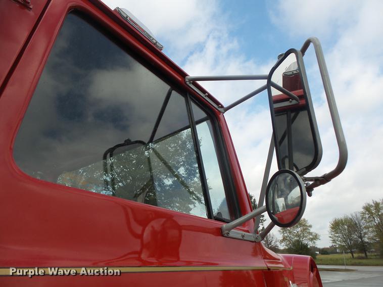 image for item DB7353 1991 Ford LN8000 tank truck