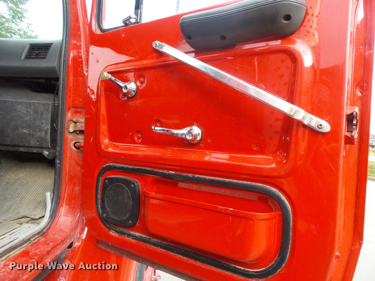 image for item DB7353 1991 Ford LN8000 tank truck