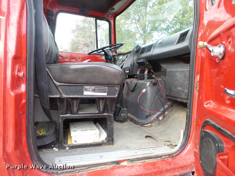 image for item DB7353 1991 Ford LN8000 tank truck