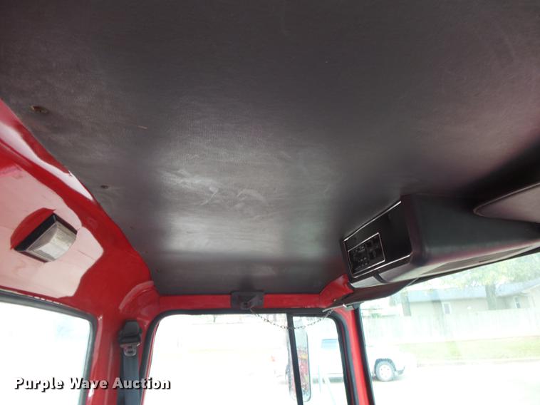 image for item DB7353 1991 Ford LN8000 tank truck