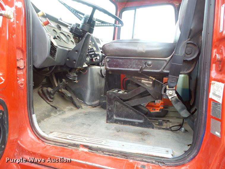 image for item DB7353 1991 Ford LN8000 tank truck