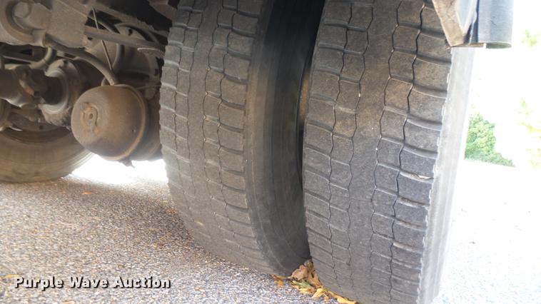 image for item DC1845 2000 Blue Bird TC2000 school bus