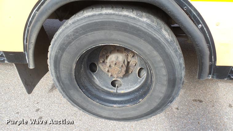 image for item DC1846 1999 Blue Bird TC2000 school bus