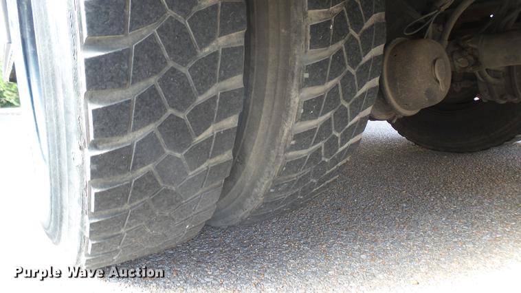 image for item DC1846 1999 Blue Bird TC2000 school bus