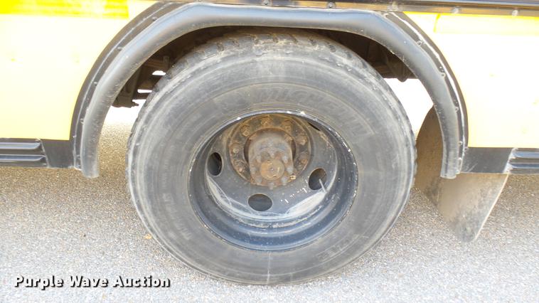 image for item DC1846 1999 Blue Bird TC2000 school bus