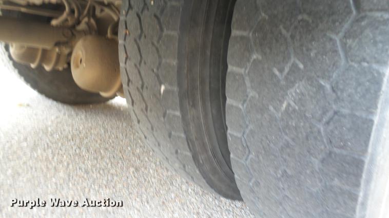 image for item DC1847 2000 Blue Bird TC2000 school bus