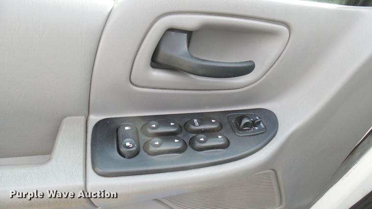 image for item DC1850 2001 Ford Windstar van