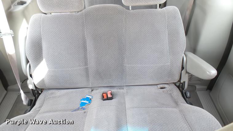 image for item DC1850 2001 Ford Windstar van