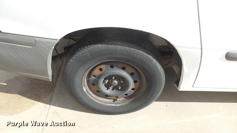 image for item DC1850 2001 Ford Windstar van