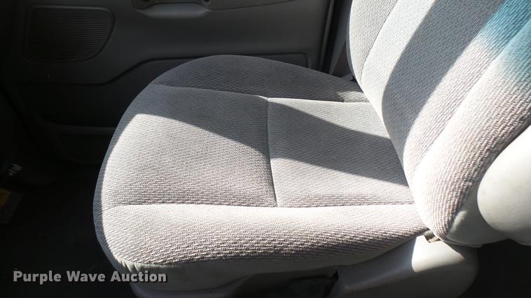 image for item DC1851 2002 Ford Windstar van