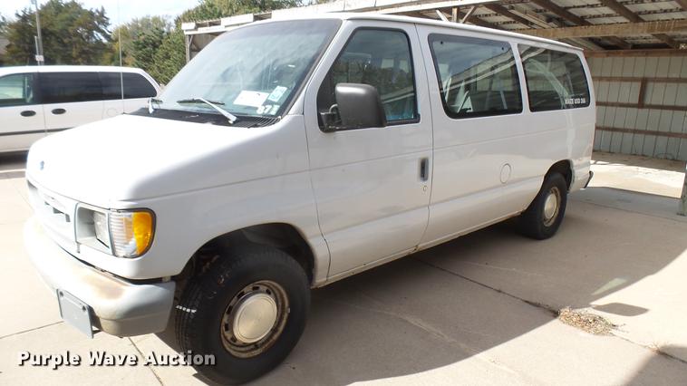 image for item DC1852 1998 Ford Club Wagon XL van