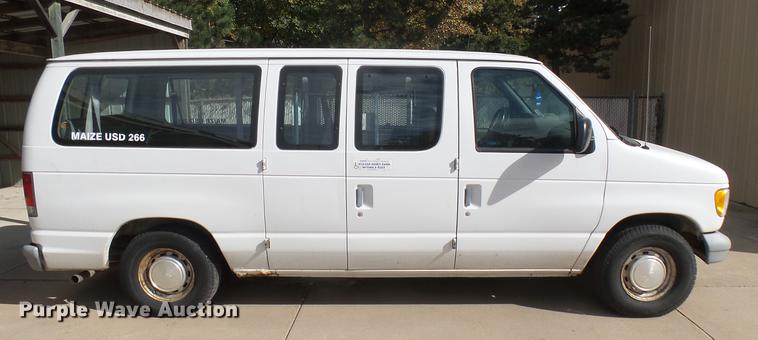 image for item DC1852 1998 Ford Club Wagon XL van