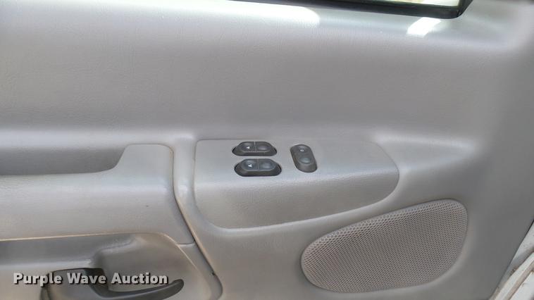 image for item DC1852 1998 Ford Club Wagon XL van