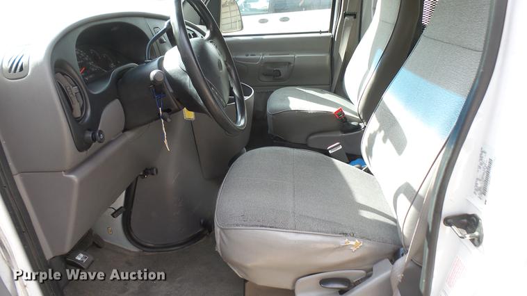 image for item DC1852 1998 Ford Club Wagon XL van