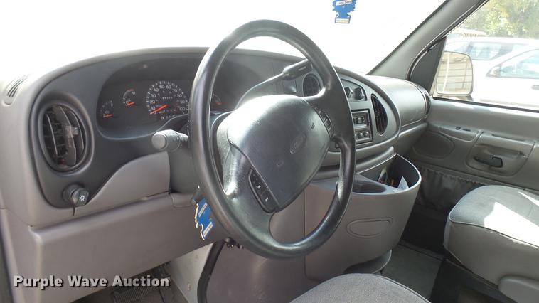 image for item DC1852 1998 Ford Club Wagon XL van