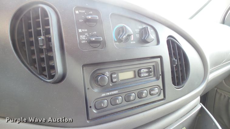 image for item DC1852 1998 Ford Club Wagon XL van