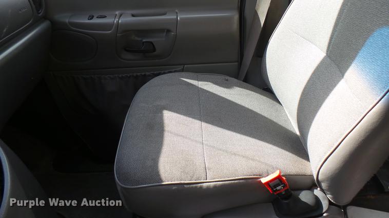 image for item DC1852 1998 Ford Club Wagon XL van