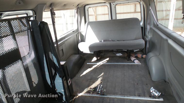 image for item DC1852 1998 Ford Club Wagon XL van