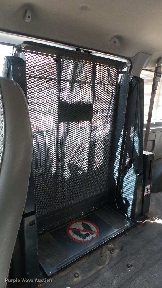 image for item DC1852 1998 Ford Club Wagon XL van