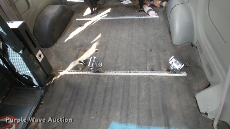 image for item DC1852 1998 Ford Club Wagon XL van