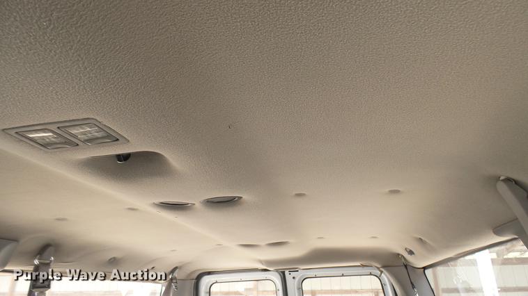 image for item DC1852 1998 Ford Club Wagon XL van