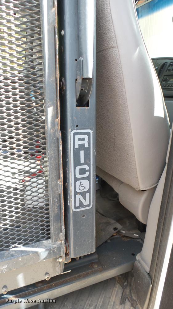 image for item DC1852 1998 Ford Club Wagon XL van