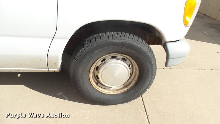 image for item DC1852 1998 Ford Club Wagon XL van