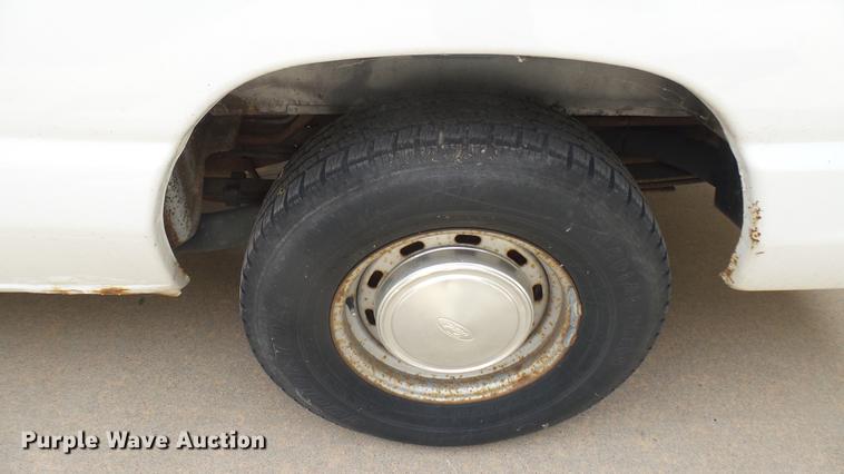 image for item DC1852 1998 Ford Club Wagon XL van