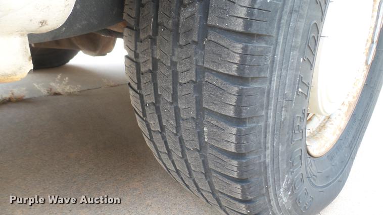 image for item DC1852 1998 Ford Club Wagon XL van