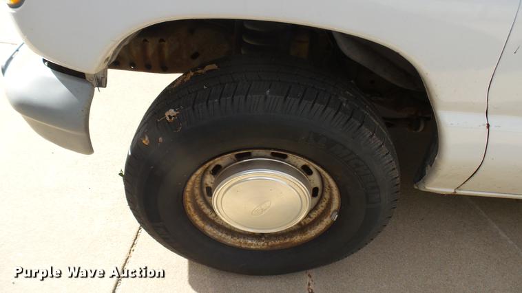 image for item DC1852 1998 Ford Club Wagon XL van