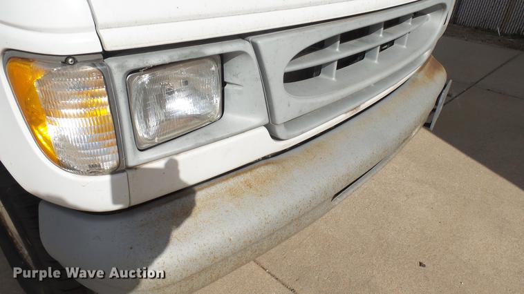 image for item DC1852 1998 Ford Club Wagon XL van