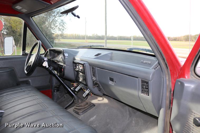 image for item DC3747 1990 Ford F350 fire truck