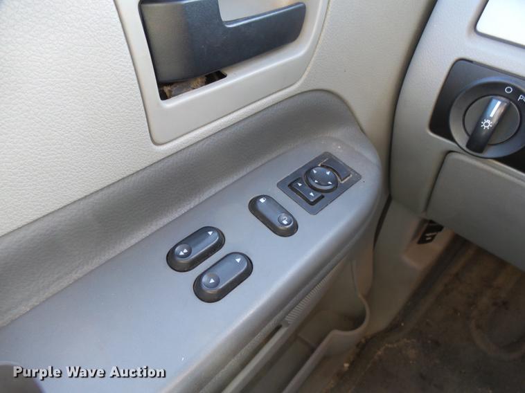 image for item DC3758 2005 Ford Freestar van