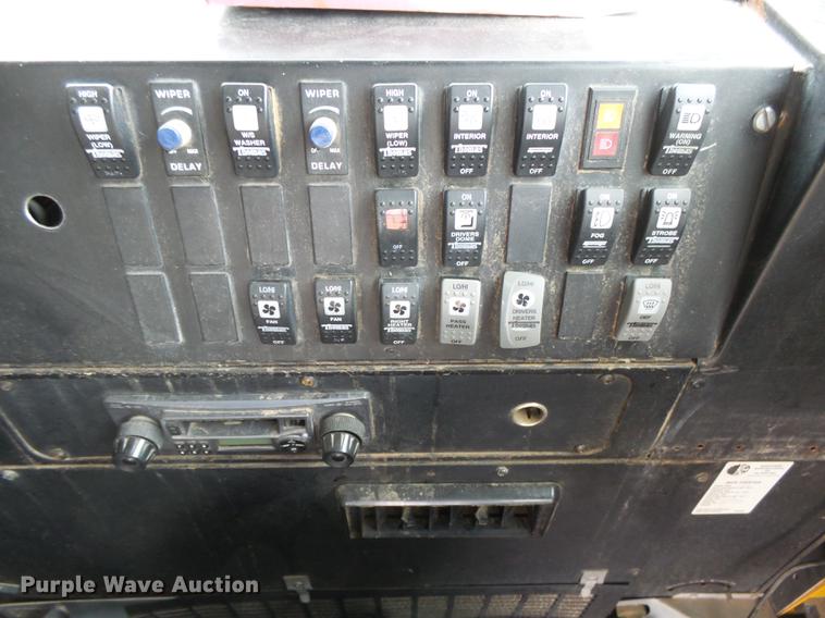 image for item DC3762 1997 International 3800 school bus