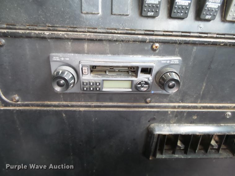 image for item DC3762 1997 International 3800 school bus