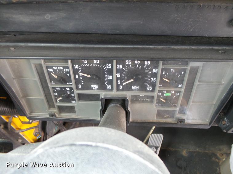 image for item DC3762 1997 International 3800 school bus