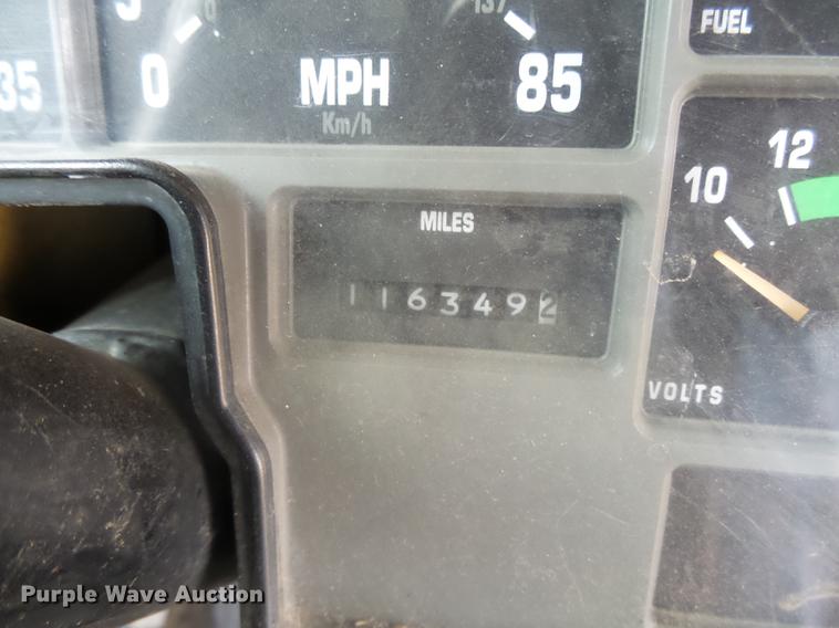 image for item DC3762 1997 International 3800 school bus