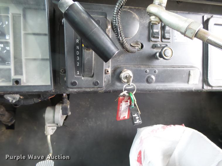 image for item DC3762 1997 International 3800 school bus