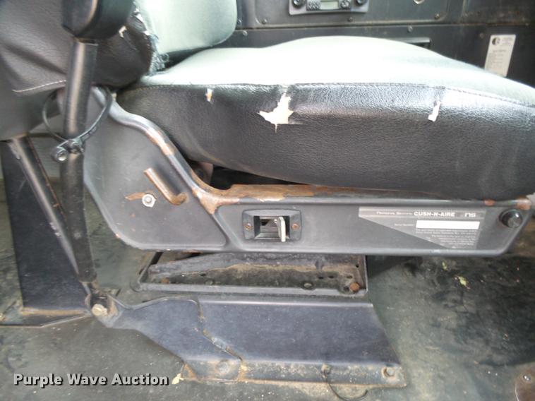 image for item DC3762 1997 International 3800 school bus