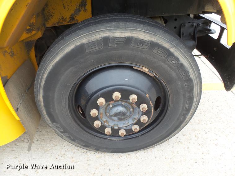 image for item DC3762 1997 International 3800 school bus