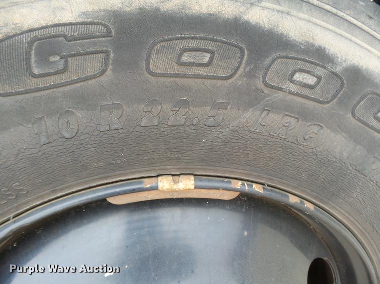 image for item DC3762 1997 International 3800 school bus