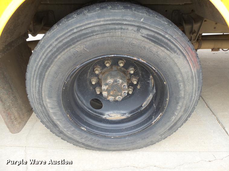 image for item DC3762 1997 International 3800 school bus