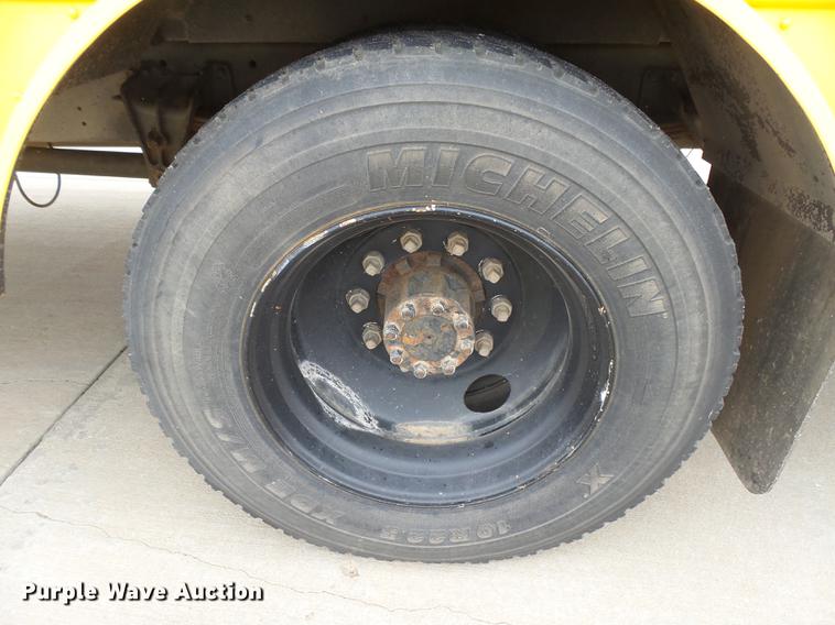 image for item DC3762 1997 International 3800 school bus