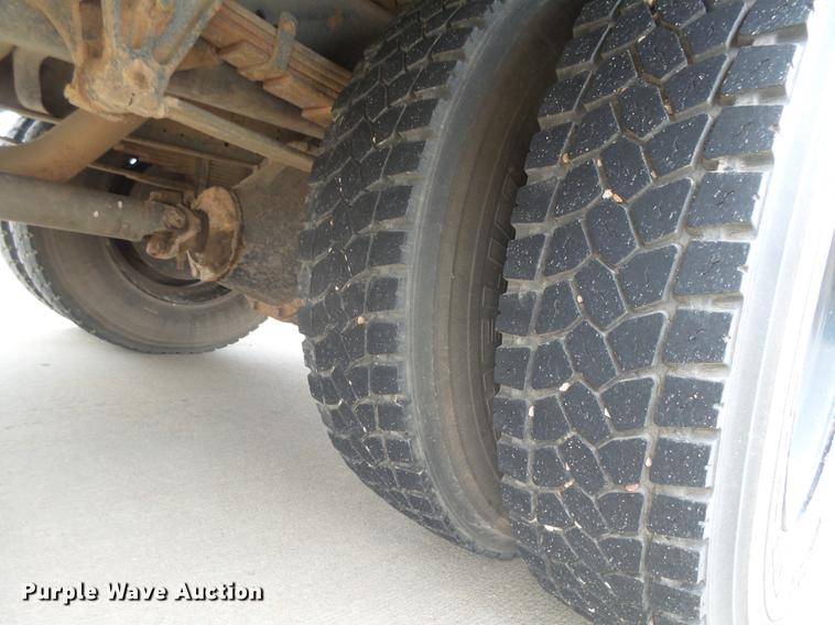 image for item DC3762 1997 International 3800 school bus