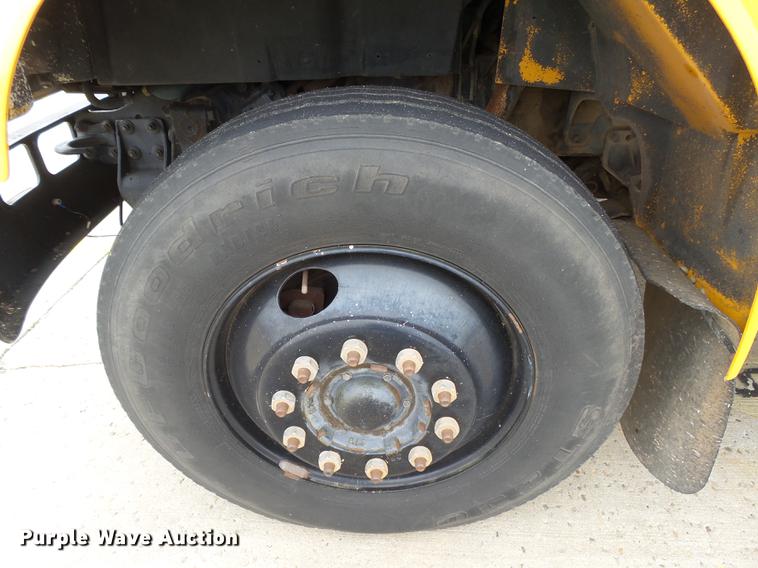 image for item DC3762 1997 International 3800 school bus