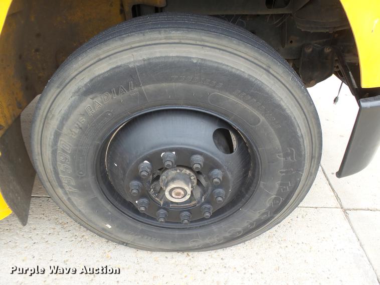 image for item DC3763 2001 Freightliner FS65 Thomas Built school bus